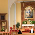 Mutterhauskirche mit betenden Schwestern