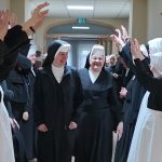 Einzug in den großen Saal